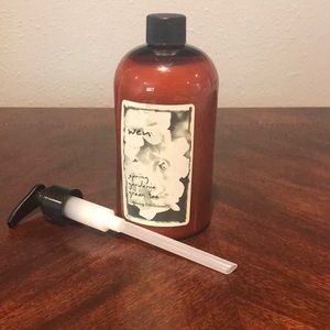 Wen by Chaz Dean cleansing conditioner.